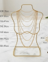 Ilustración o fotografía mostrando las diferentes medidas de collares sobre el cuello de una mujer, desde gargantillas hasta estilo ópera, para la marca Virguliilla.